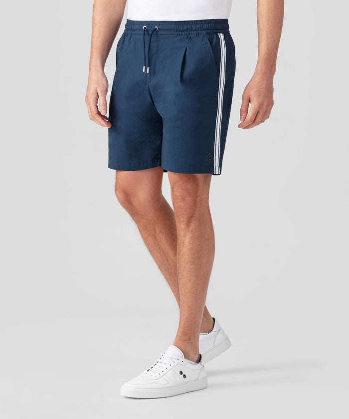 Light Sports Shorts w. Side Stripes: Deep Blue