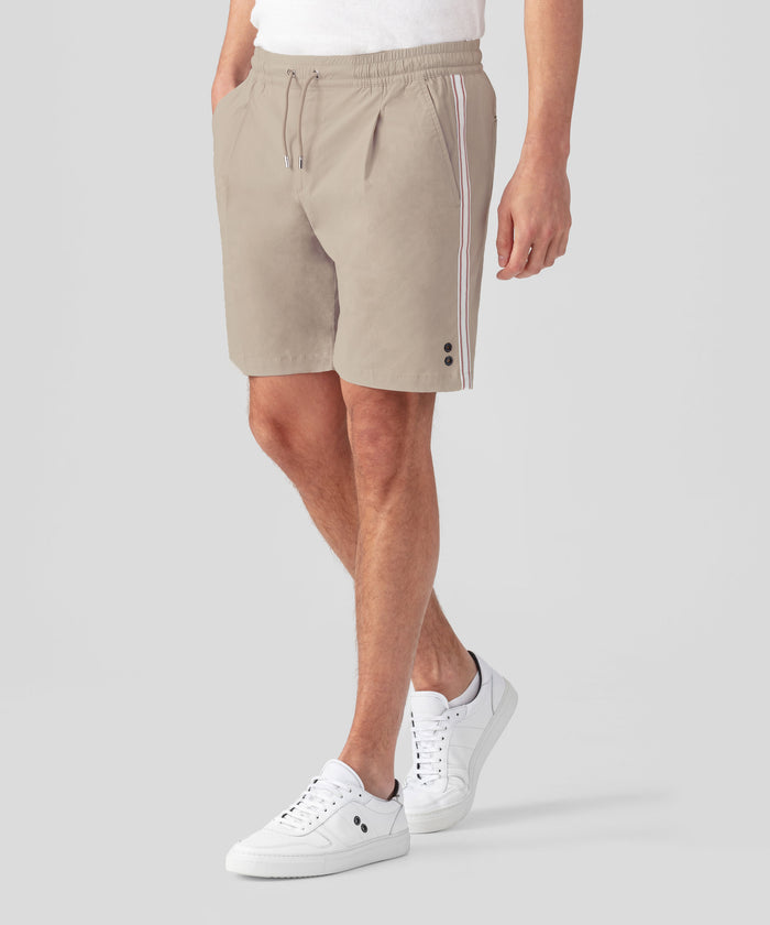 Light Sports Shorts w. Side Stripes: Taupe Grey