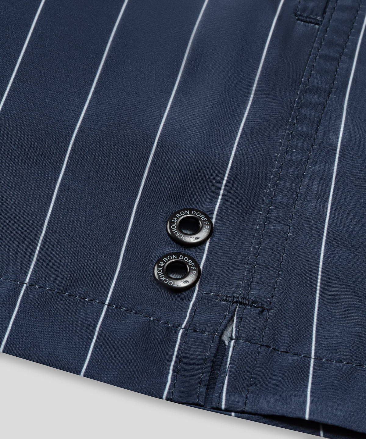 Swim Shorts w. Pin Stripes: Navy/White